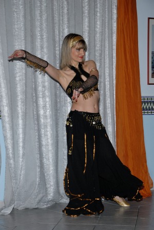 Anna Bosi danza al ristorante Aladino